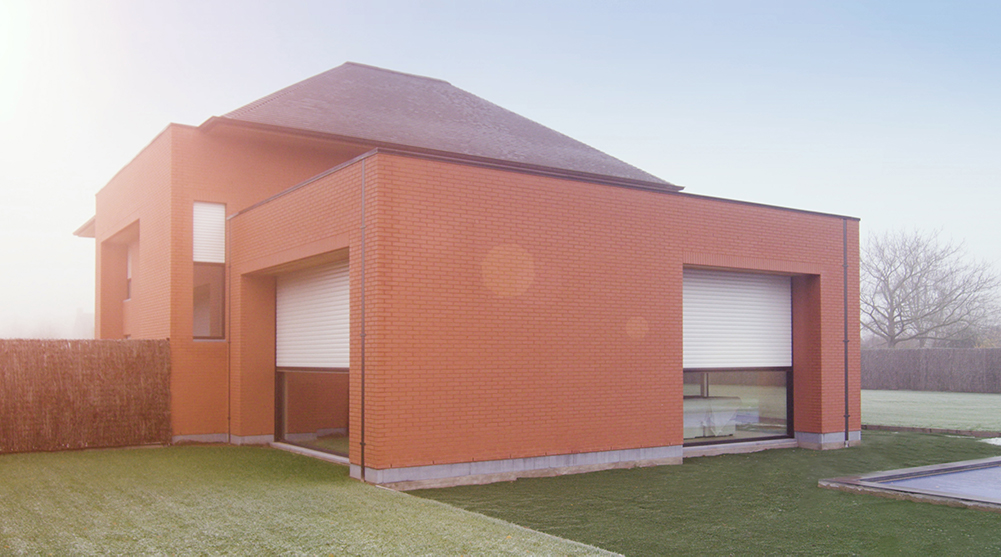SUYS moderne inbouwrolluiken voor villa