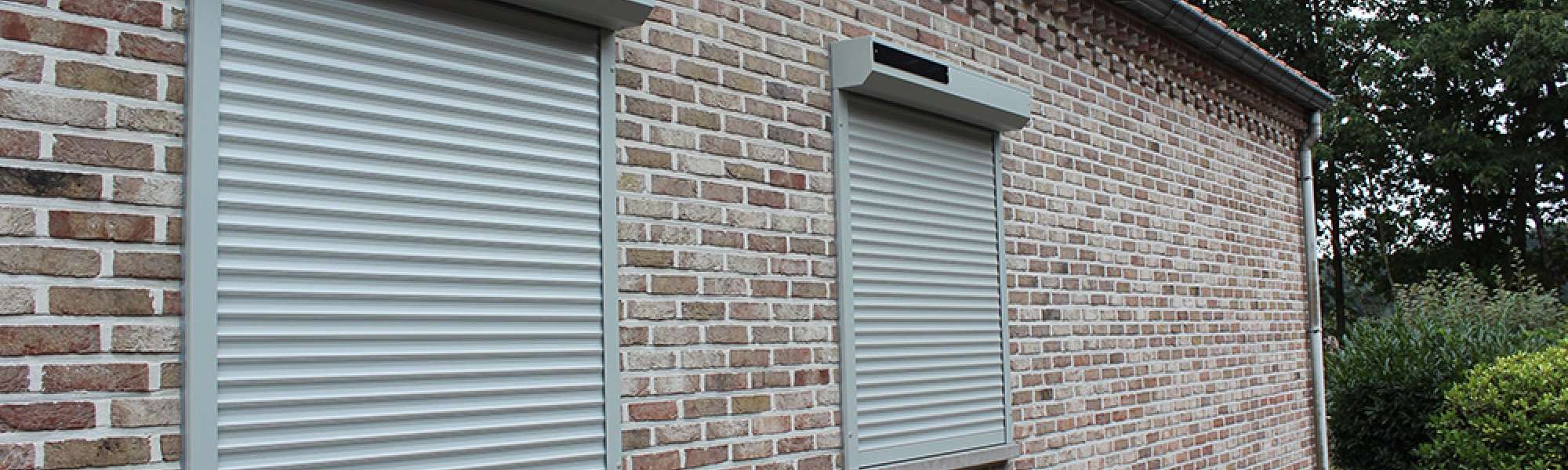 Rolluiken op zonne energie landelijke woning 