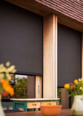 Zwarte inbouwscreens nieuwbouw woning