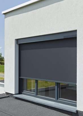 Zwarte solar screens op zonne energie