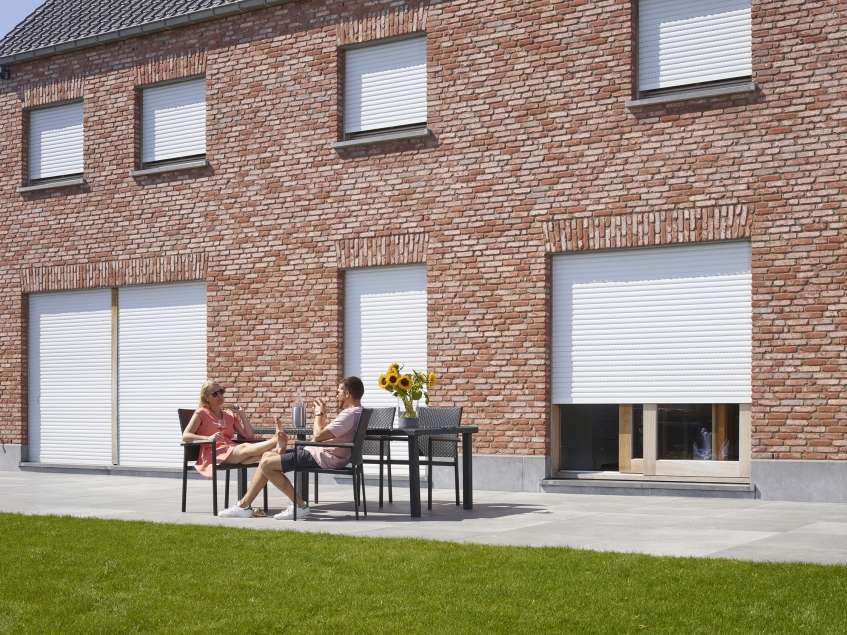 Witte inbouw rolluiken nieuwbouw woning